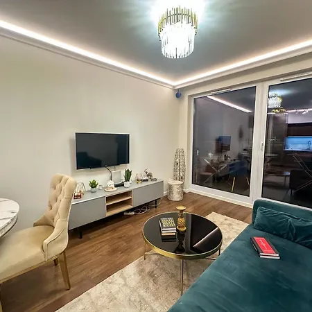 5-star Modern - Metro & Old Town Nearby Varsó
