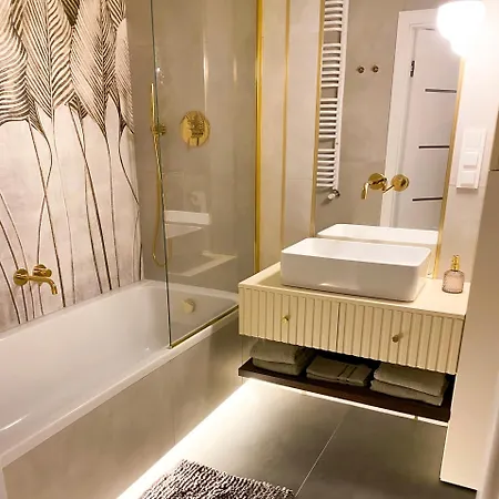 5-star Modern - Metro & Old Town Nearby