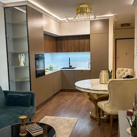 Apartman 5-star Modern - Metro & Old Town Nearby