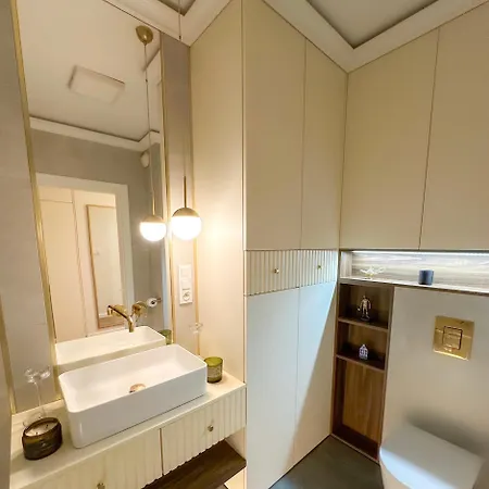 5-star Modern - Metro & Old Town Nearby *